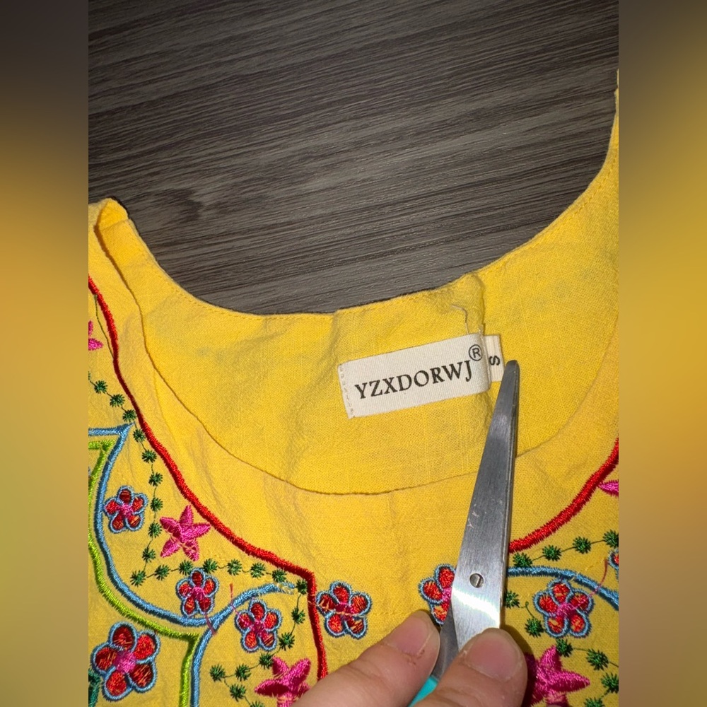 Yellow Blouse with Floral Embroidery Size Small - Picture 5 of 8